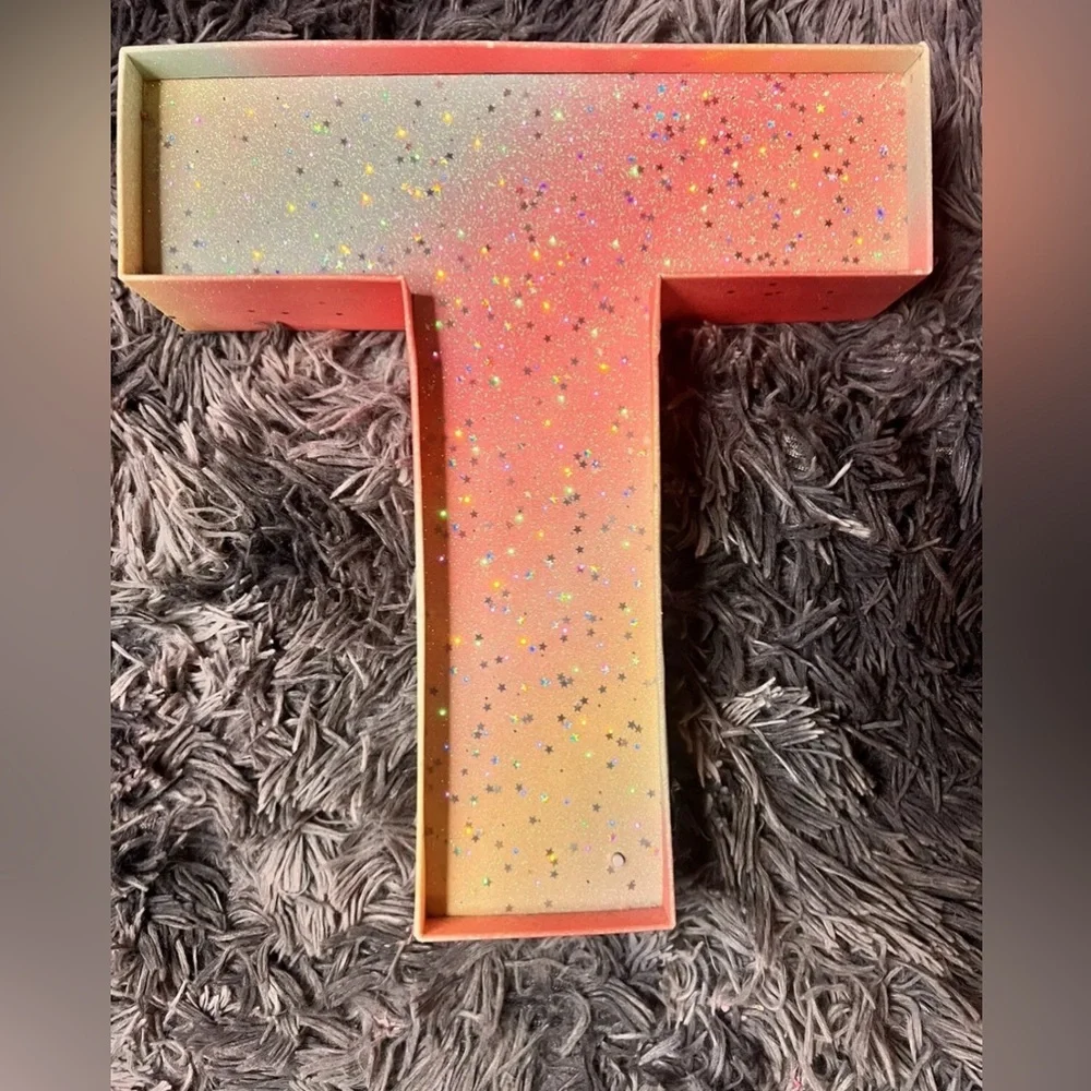 Justice Light Up T Shape, Multicolored Batter Operated Light